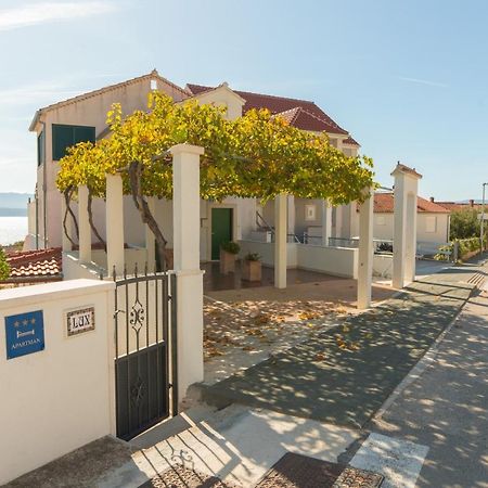 Apartments Lux Бол Экстерьер фото
